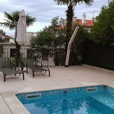 Maria 10 With Swimming Pool Apartmán